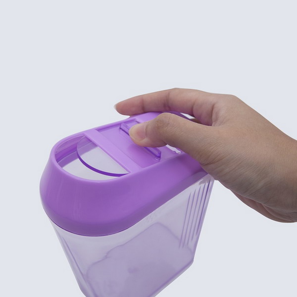 tutup dan lubang penyimpanan